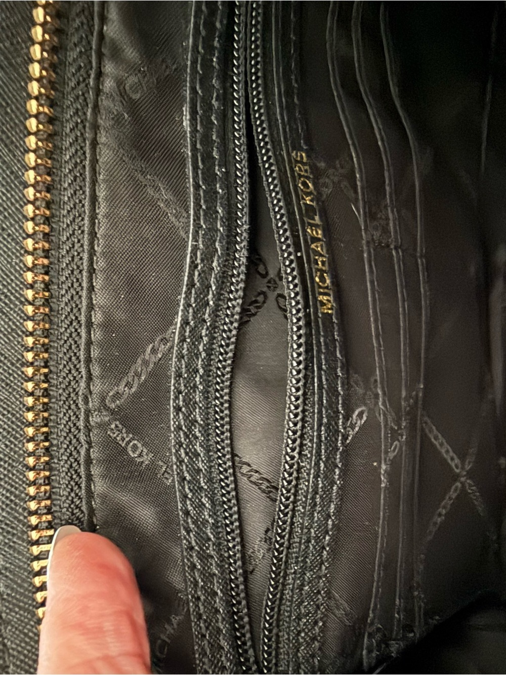 Michael Kors Black Quilted Zip-Top crossbody/clutch - Picture 3 of 15